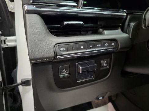 Used 2021 Cadillac Escalade Sport w/ Driver Assist Tech Package image 18