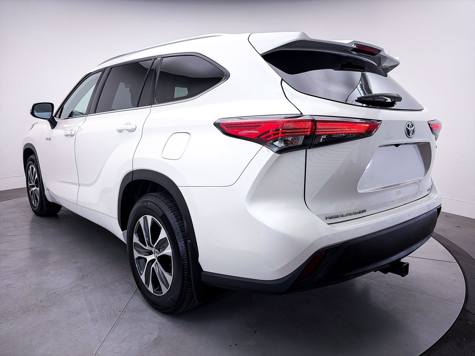 Used 2020 Toyota Highlander XLE AWD/4WD image 10