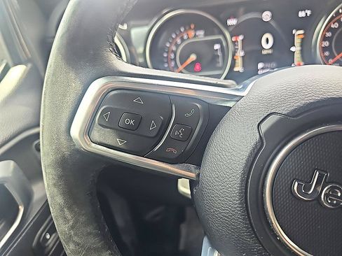 Used 2020 Jeep Wrangler Unlimited Sahara AWD/4WD image 20