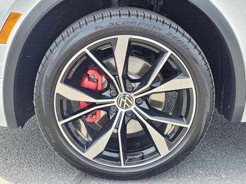 Certified 2024 Volkswagen Tiguan SEL R-Line AWD/4WD image 8