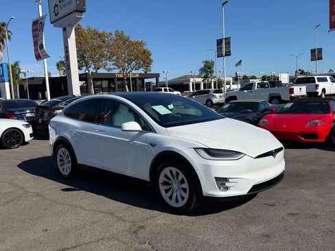 Used 2019 Tesla Model X 75D AWD/4WD image 2
