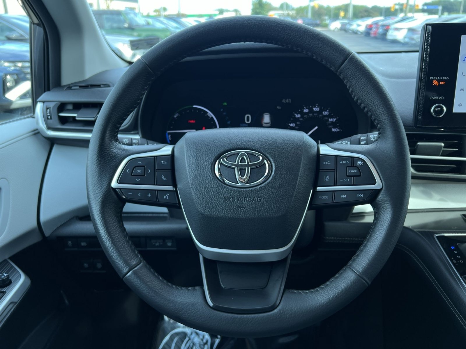 Used 2025 Toyota Sienna XLE FWD image 20