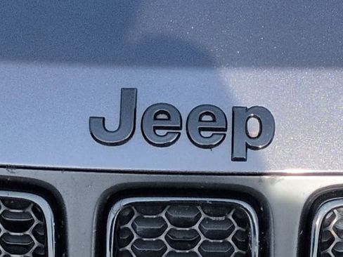 Certified 2021 Jeep Compass Latitude image 12