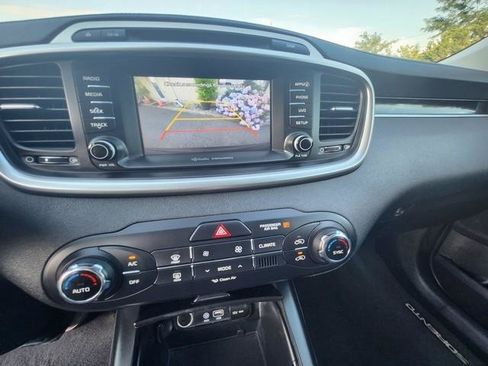 Used 2018 Kia Sorento AWD image 16