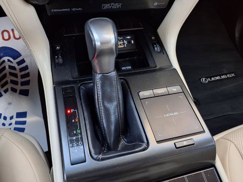 Used 2023 Lexus GX 460 Premium w/ Accessory Package AWD/4WD image 27