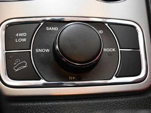 Used 2018 Jeep Grand Cherokee Limited image 12