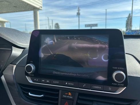 Used 2025 Nissan Altima 2.5 SV image 16