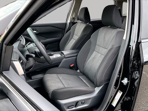 Used 2025 Nissan Rogue SV FWD image 8