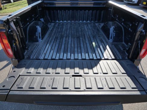 Used 2025 GMC Sierra 1500 SLT image 18