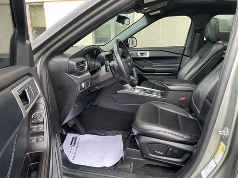 Used 2020 Ford Explorer XLT w/ Equipment Group 202A image 23
