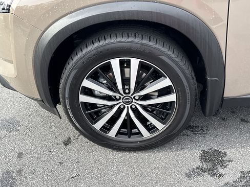 Used 2023 Nissan Pathfinder Platinum image 14