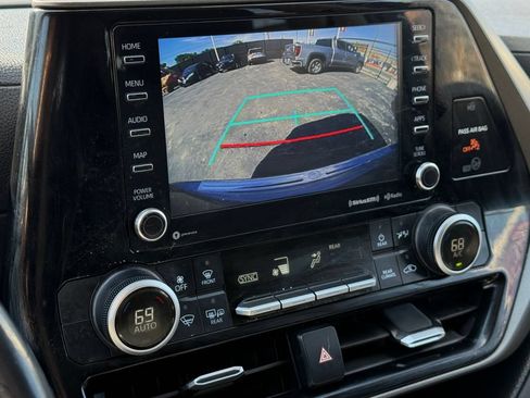 Used 2020 Toyota Highlander LE AWD/4WD image 37