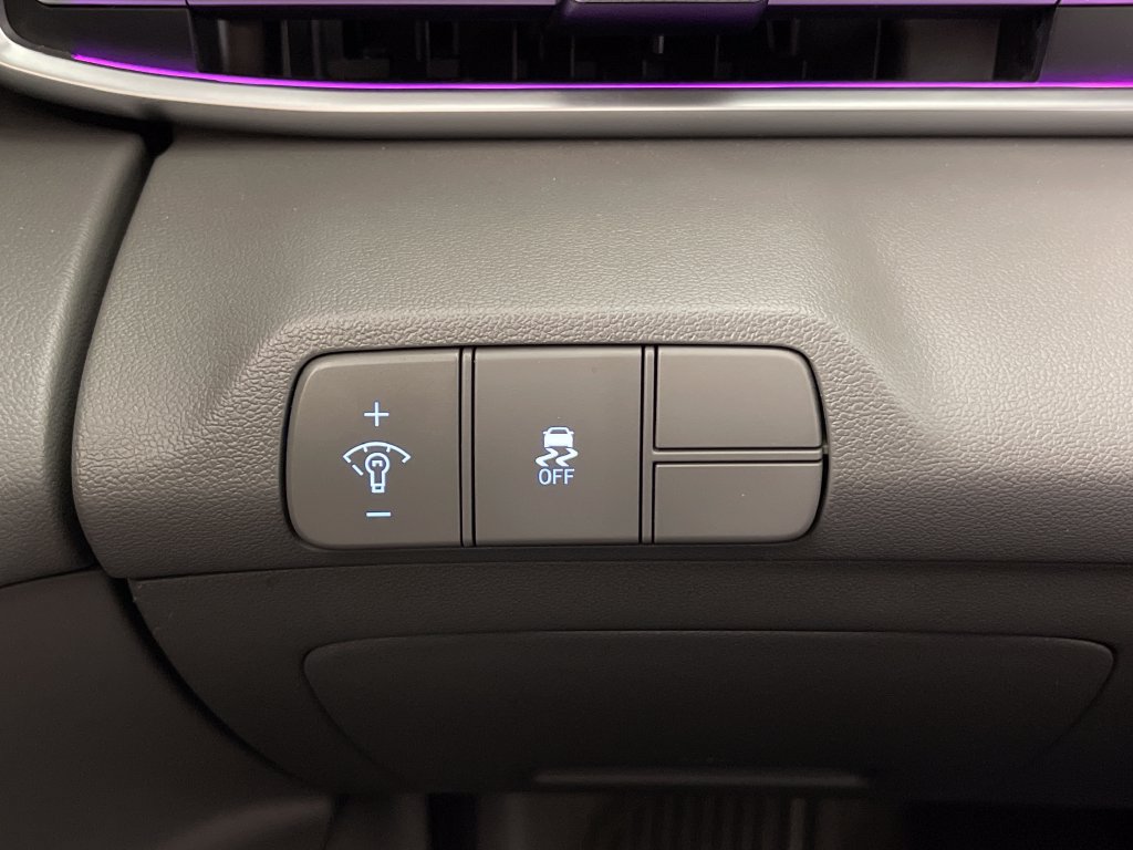 Certified 2025 Hyundai Elantra SEL FWD image 30