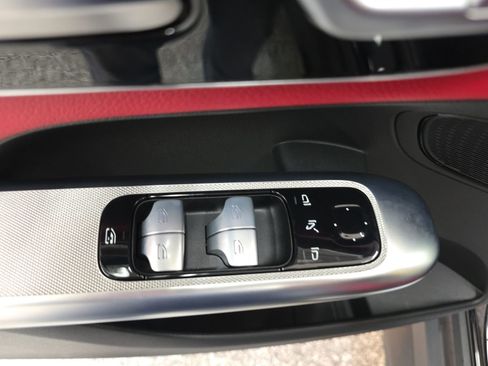 Used 2024 Mercedes-Benz GLC 300 4MATIC image 26