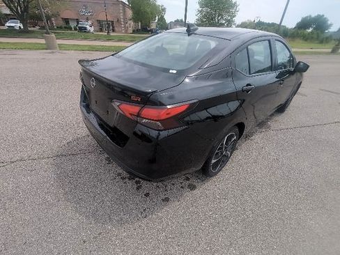 Used 2024 Nissan Versa SR FWD image 5
