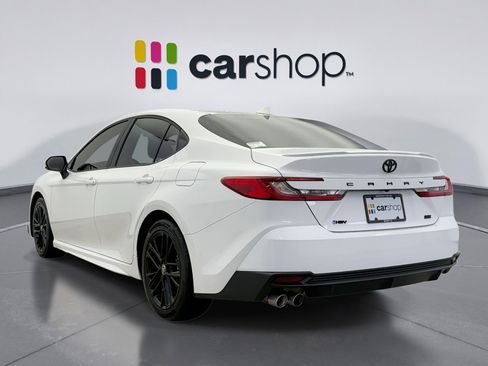 Used 2025 Toyota Camry SE image 3