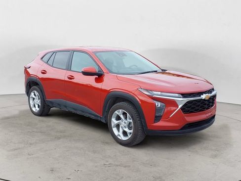 Used 2024 Chevrolet Trax LS w/ LS Convenience Package FWD image 7