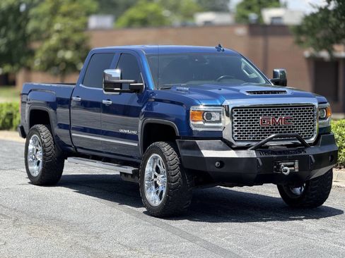 Used 2017 GMC Sierra 2500 Denali w/ Duramax Plus Package image 3