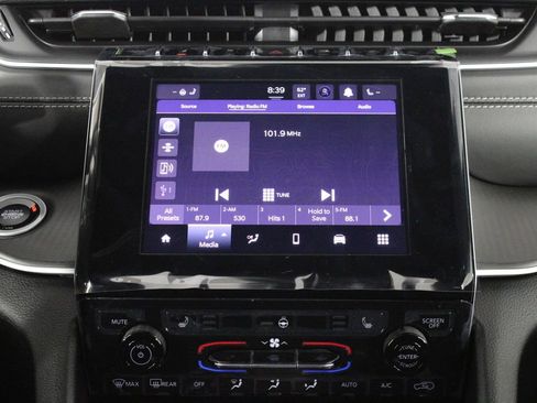 New 2025 Jeep Grand Cherokee Altitude image 30