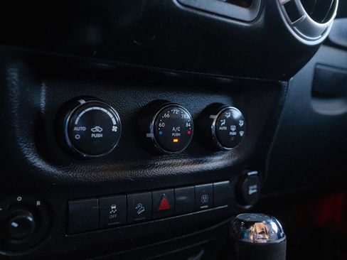 Used 2015 Jeep Wrangler Unlimited Sahara AWD/4WD image 19