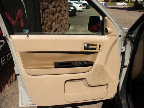 Used 2009 Ford Escape Limited FWD image 23