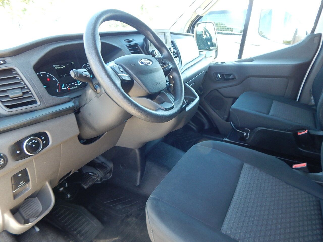 Used 2025 Ford Transit 250 Low Roof w/ Exterior Upgrade Package RWD image 18