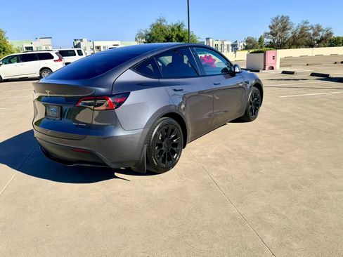 Used 2022 Tesla Model Y Long Range AWD/4WD image 7