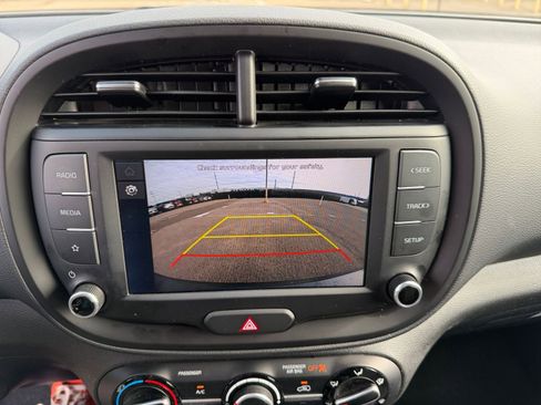 Used 2025 Kia Soul LX w/ LX Technology Package image 17