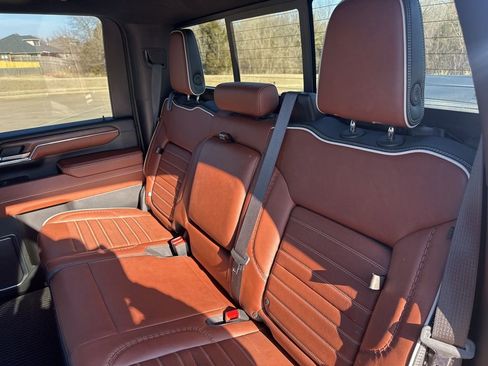 Used 2024 GMC Sierra 3500 Denali Ultimate image 33