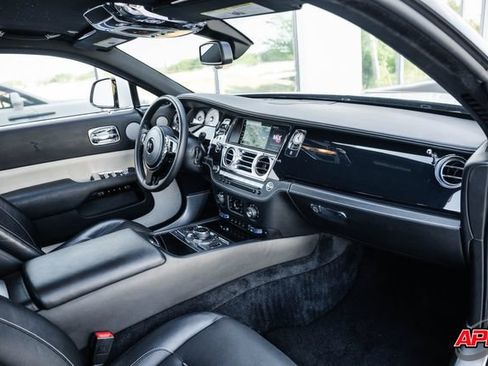 Used 2019 Rolls-Royce Wraith RWD image 24