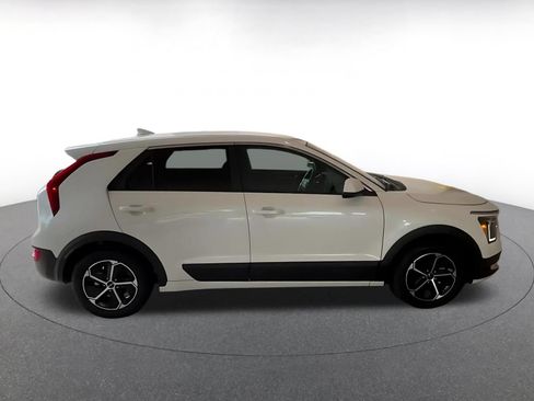 Used 2026 Kia Niro LX FWD image 16