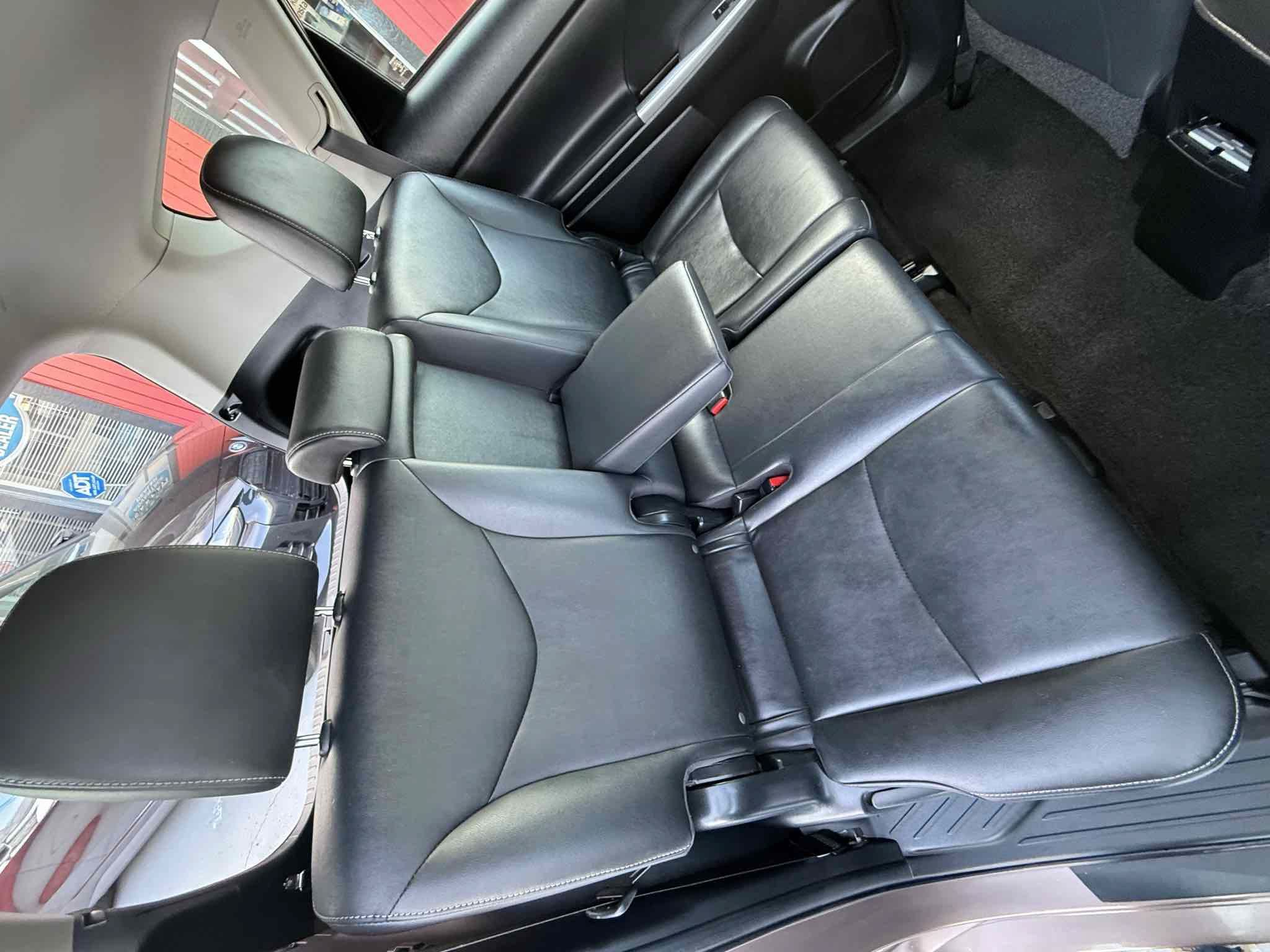Used 2017 Toyota Prius V Four FWD image 6