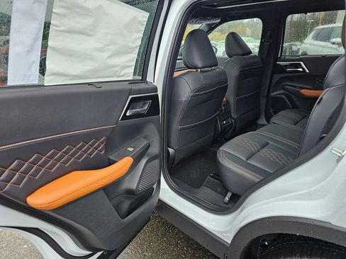 New 2025 Mitsubishi Outlander SEL image 10