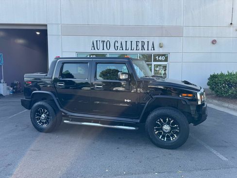 Used 2005 HUMMER H2 SUT w/ Preferred Equipment Group AWD/4WD image 2