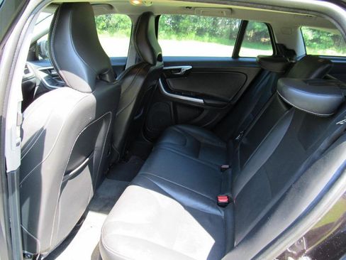 Used 2018 Volvo V60 T5 Dynamic w/ Vision Package image 26