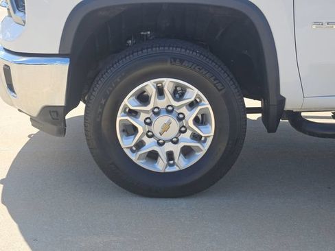 Used 2025 Chevrolet Silverado 2500 LTZ w/ LTZ Premium Package AWD/4WD image 17