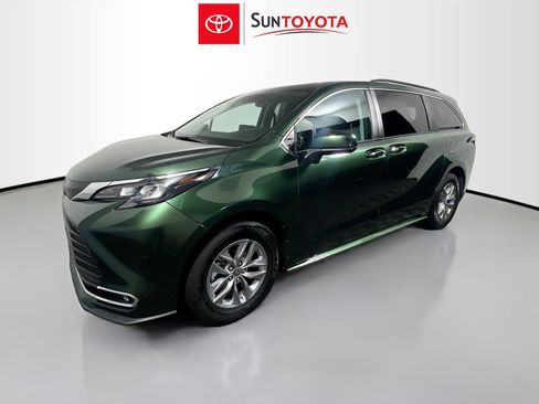 Used 2024 Toyota Sienna XLE FWD image 9