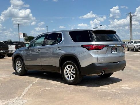Used 2023 Chevrolet Traverse LS FWD image 4