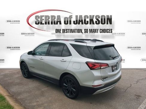 Used 2022 Chevrolet Equinox RS w/ RS Leather Package FWD image 7