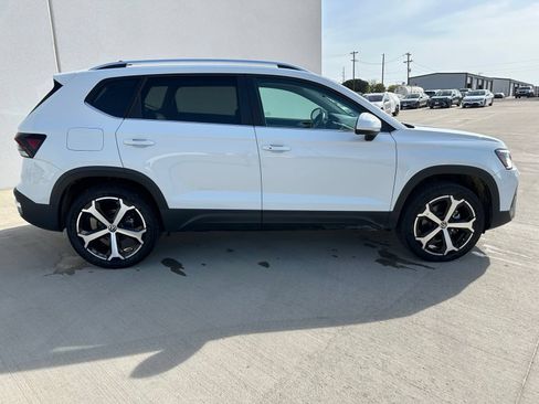 Used 2026 Volkswagen Taos SEL AWD/4WD image 8