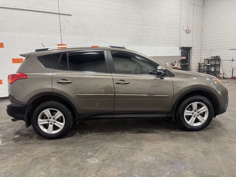 Used 2014 Toyota RAV4 XLE image 16