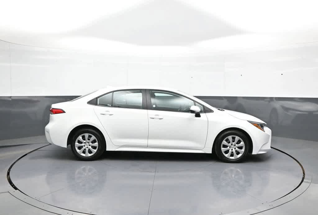 Used 2026 Toyota Corolla LE FWD image 4