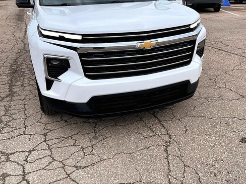Used 2026 Chevrolet Traverse LT w/ Driver Confidence Package FWD image 3