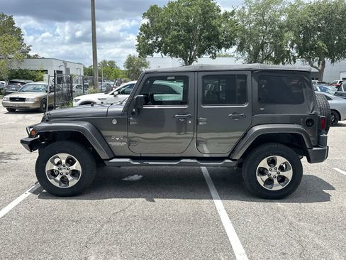 Used 2017 Jeep Wrangler Unlimited Sahara w/ Max Tow Package AWD/4WD image 5
