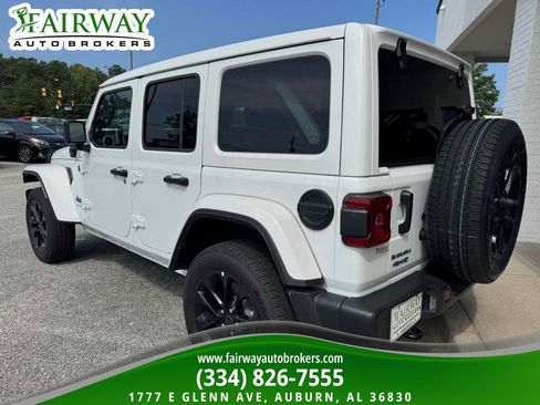Used 2025 Jeep Wrangler Unlimited Sahara w/ Safety Group AWD/4WD image 8