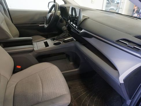 Used 2024 Toyota Sienna LE image 20