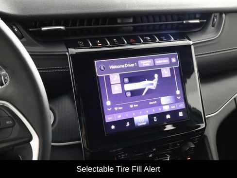 Used 2025 Jeep Grand Cherokee Altitude AWD/4WD image 17