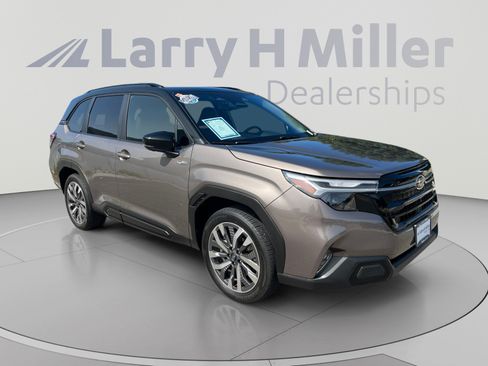 Certified 2025 Subaru Forester Touring AWD/4WD image 7