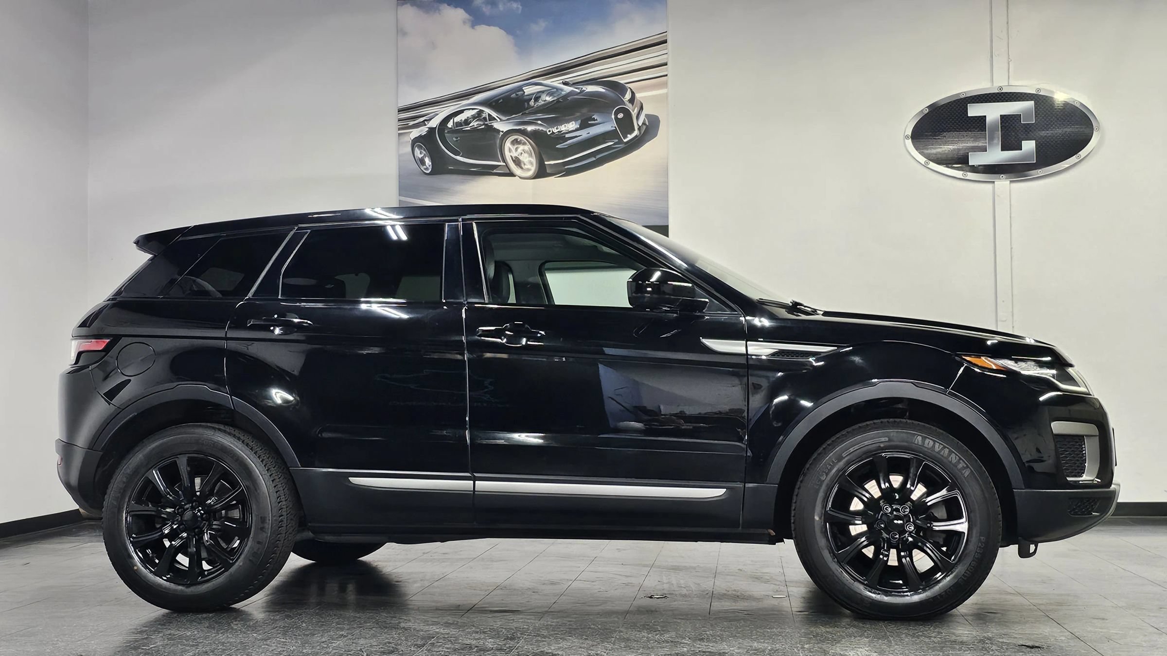 Used 2017 Land Rover Range Rover Evoque SE AWD/4WD image 11