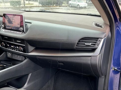 Used 2023 Nissan Rogue SV image 18